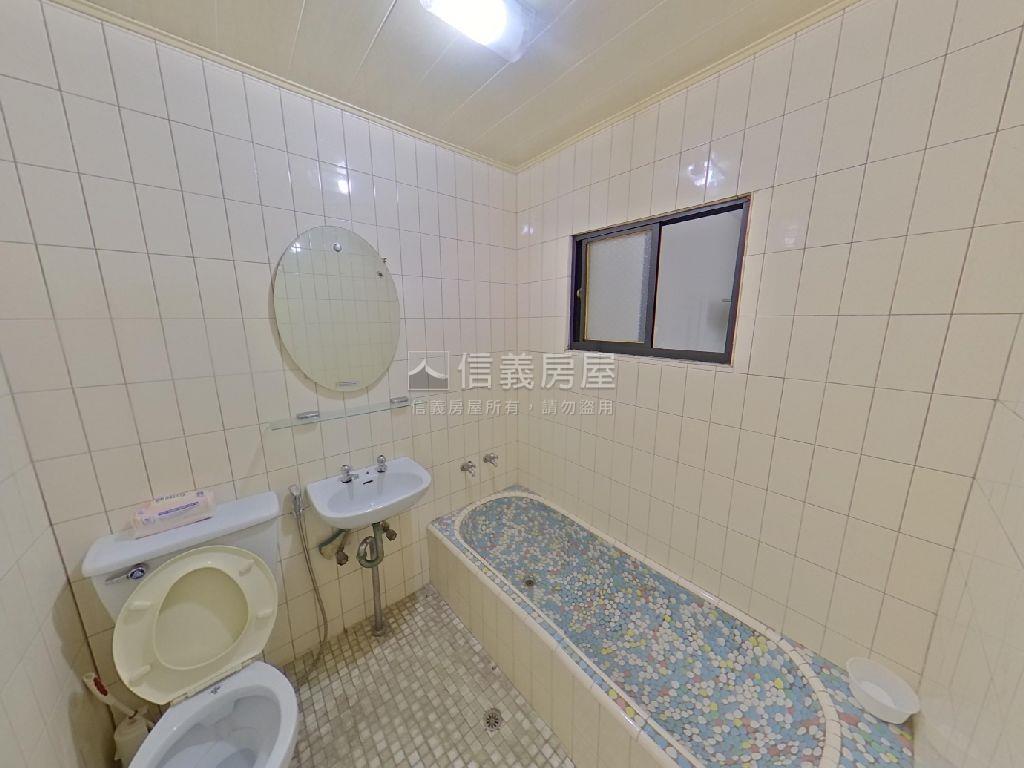 近南北管公園透天房屋室內格局與周邊環境
