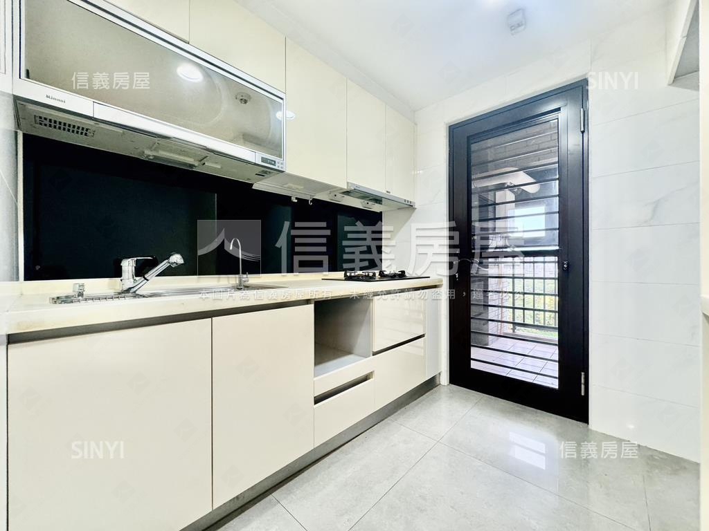 彩虹城兩房車位視野戶房屋室內格局與周邊環境