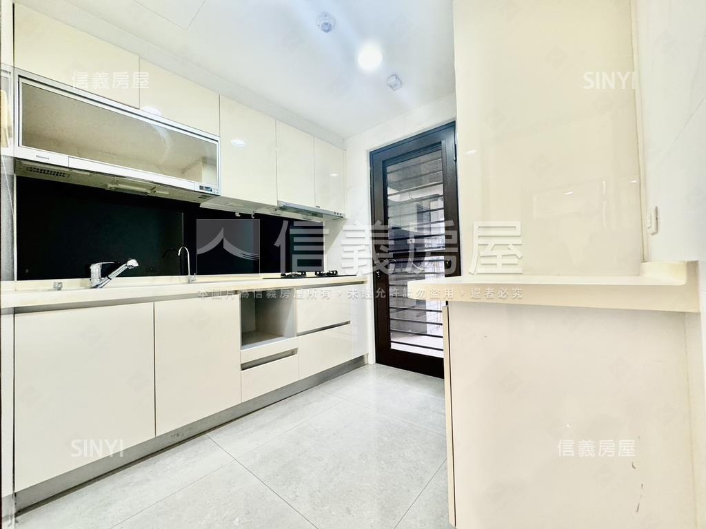 彩虹城兩房車位視野戶房屋室內格局與周邊環境