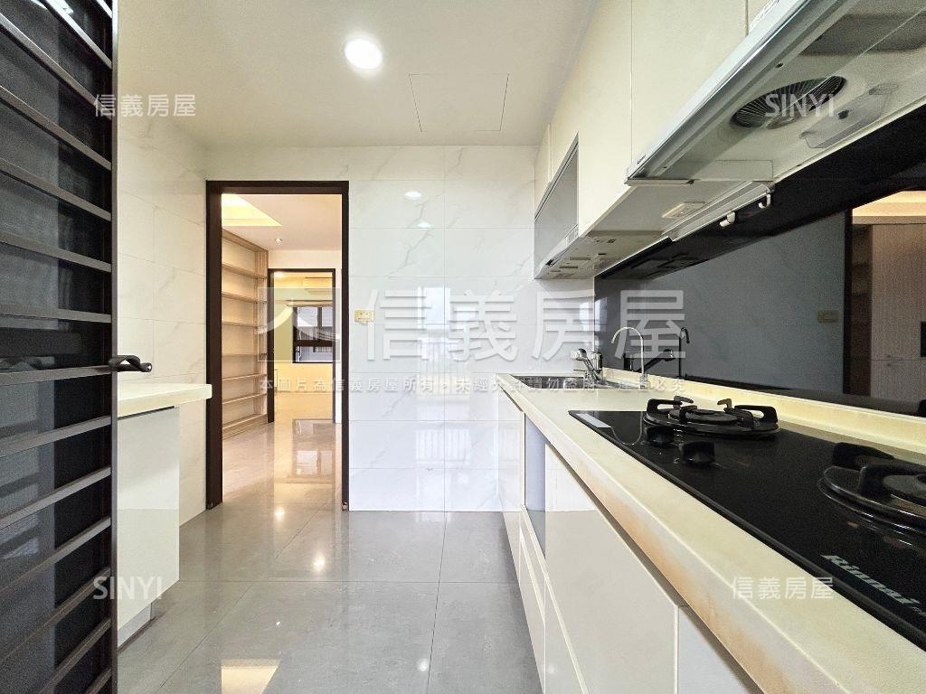 彩虹城兩房車位視野戶房屋室內格局與周邊環境