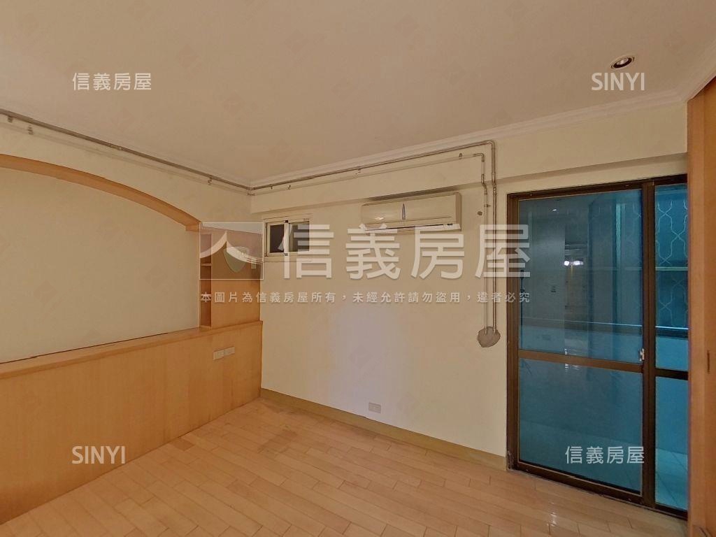 景華名人電梯４房房屋室內格局與周邊環境