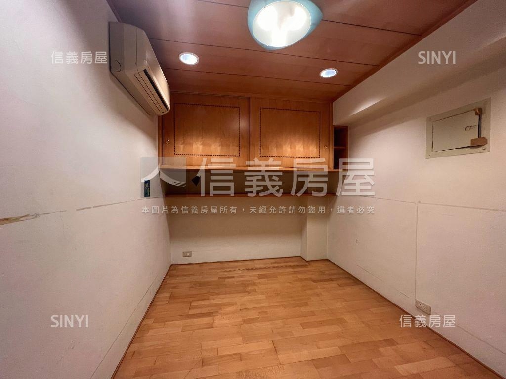 景華名人電梯４房房屋室內格局與周邊環境