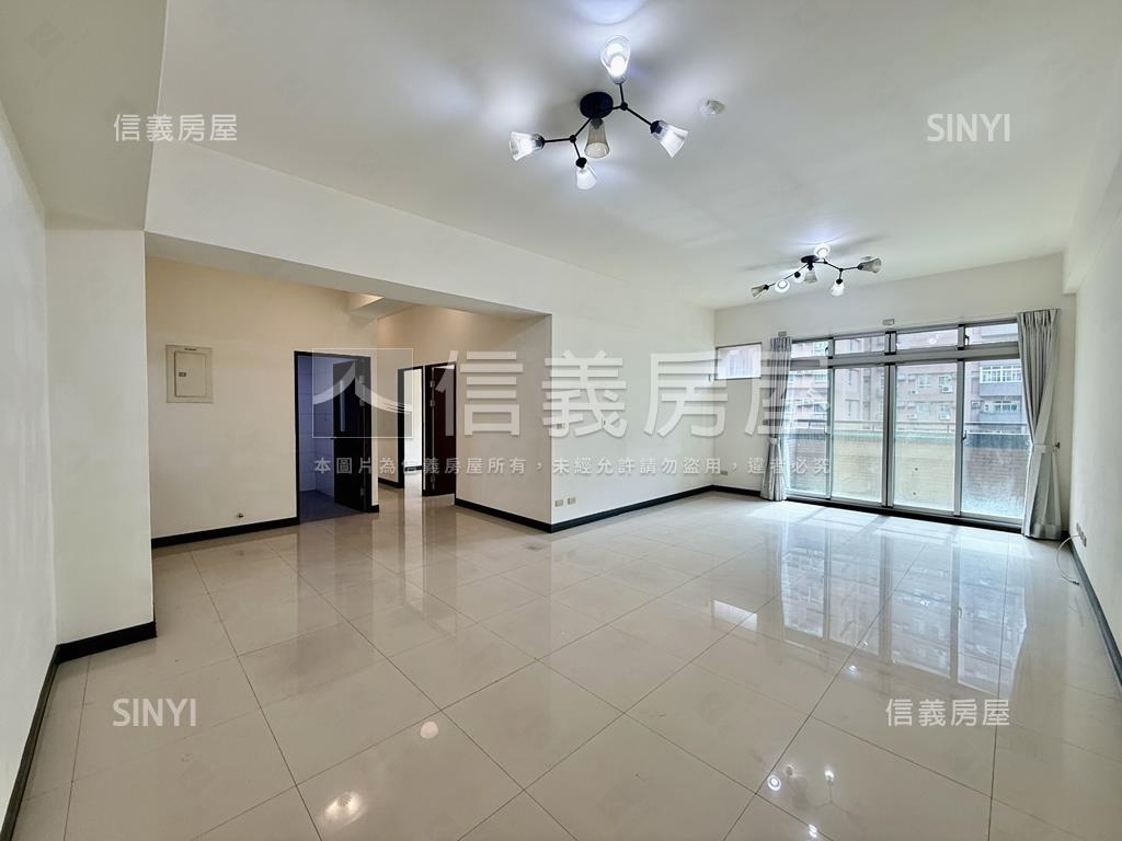 鳳山新城大３房平車房屋室內格局與周邊環境