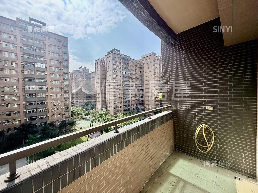 鳳山新城大３房平車房屋室內格局與周邊環境