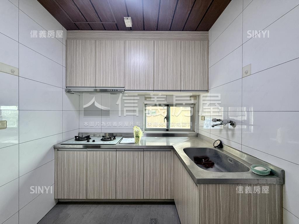 鳳山新城大３房平車房屋室內格局與周邊環境