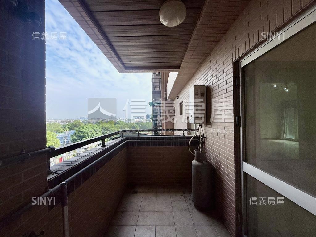 鳳山新城大３房平車房屋室內格局與周邊環境