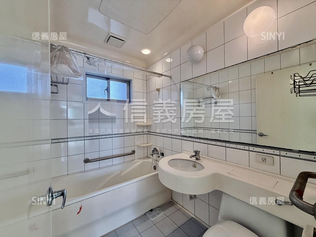 鳳山新城大３房平車房屋室內格局與周邊環境