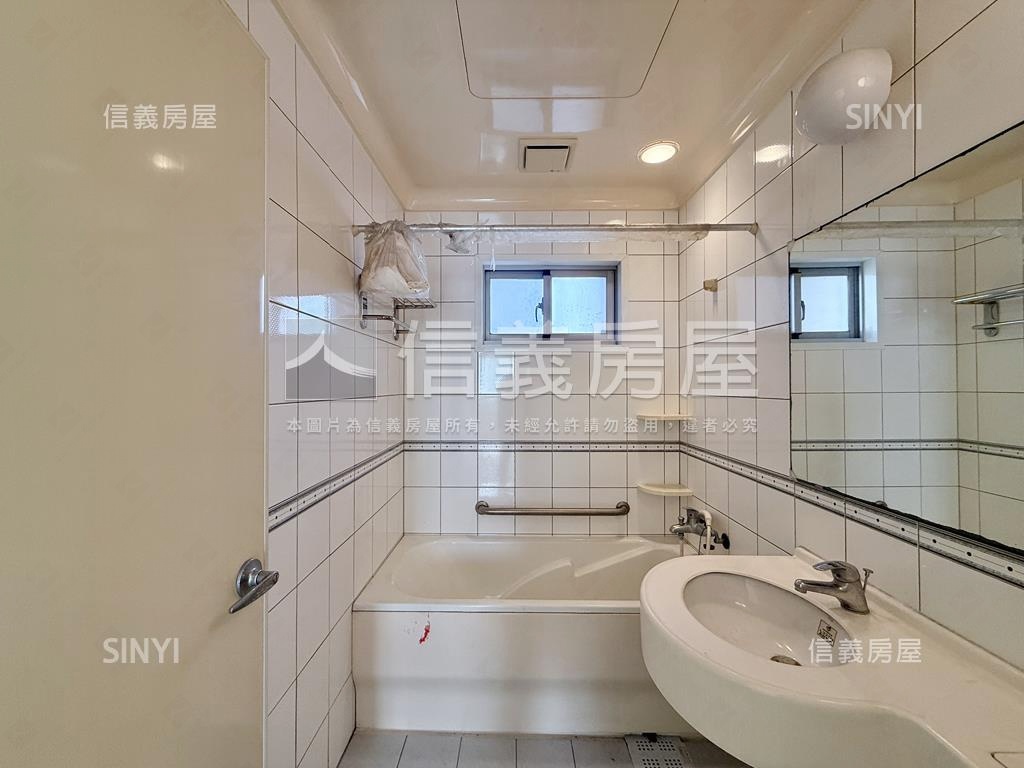 鳳山新城大３房平車房屋室內格局與周邊環境