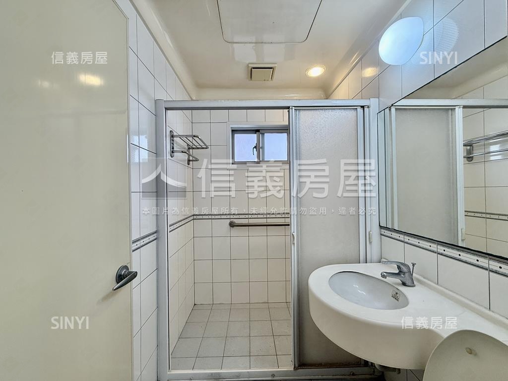 鳳山新城大３房平車房屋室內格局與周邊環境