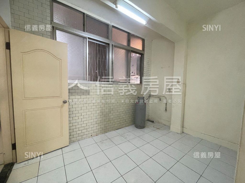 民安邊間方正採光明亮屋房屋室內格局與周邊環境
