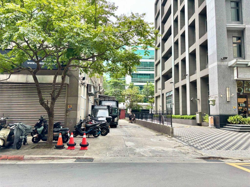 內科行愛路全棟挑高廠房房屋室內格局與周邊環境