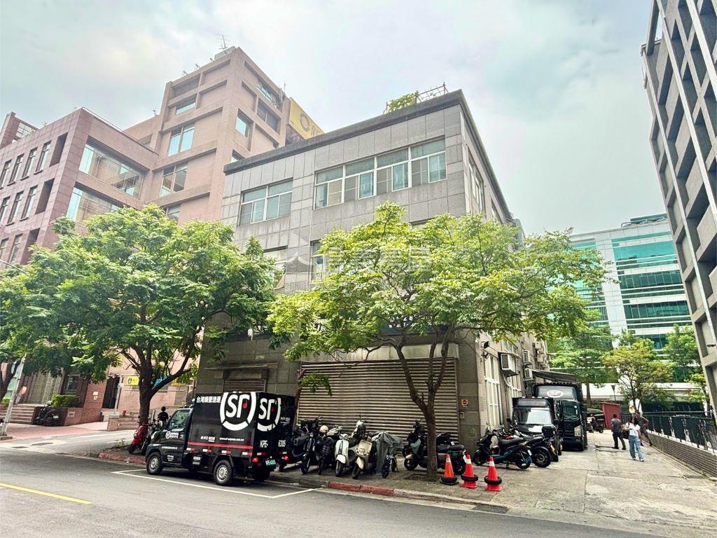 內科行愛路全棟挑高廠房房屋室內格局與周邊環境