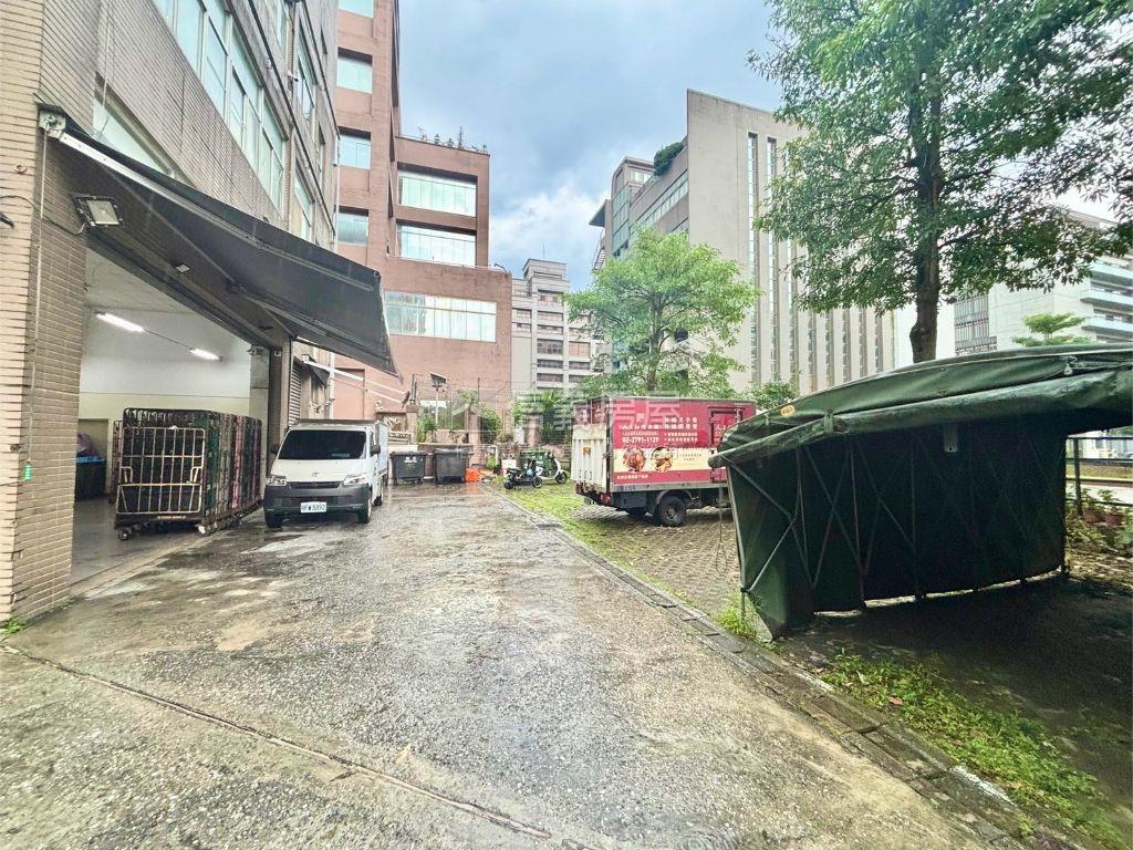 內科行愛路全棟挑高廠房房屋室內格局與周邊環境
