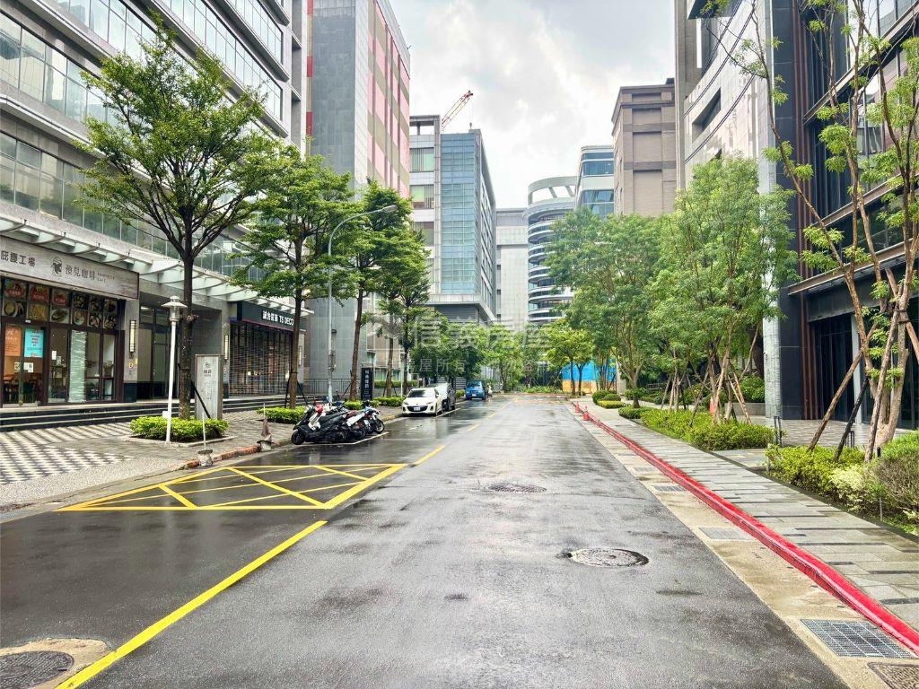 內科行愛路全棟挑高廠房房屋室內格局與周邊環境