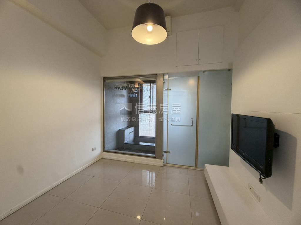 信義翡麗精裝朝南高樓房屋室內格局與周邊環境