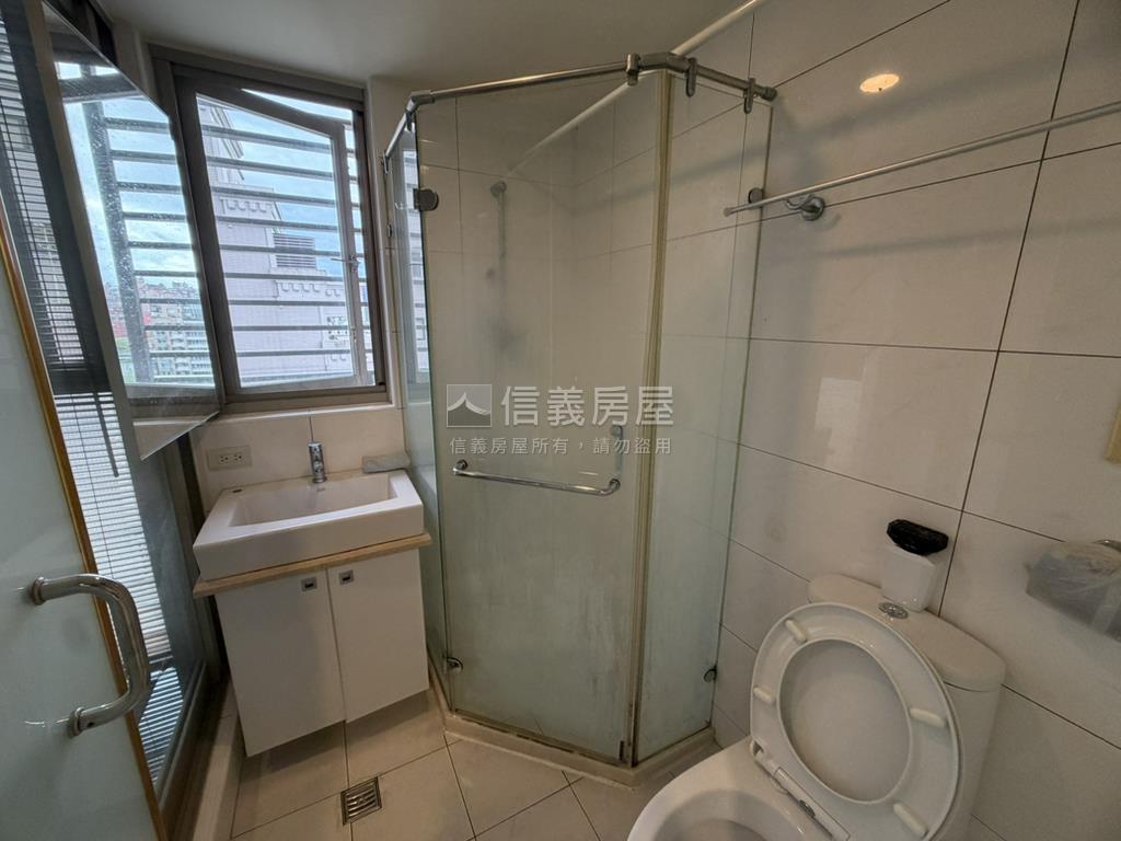 信義翡麗精裝朝南高樓房屋室內格局與周邊環境