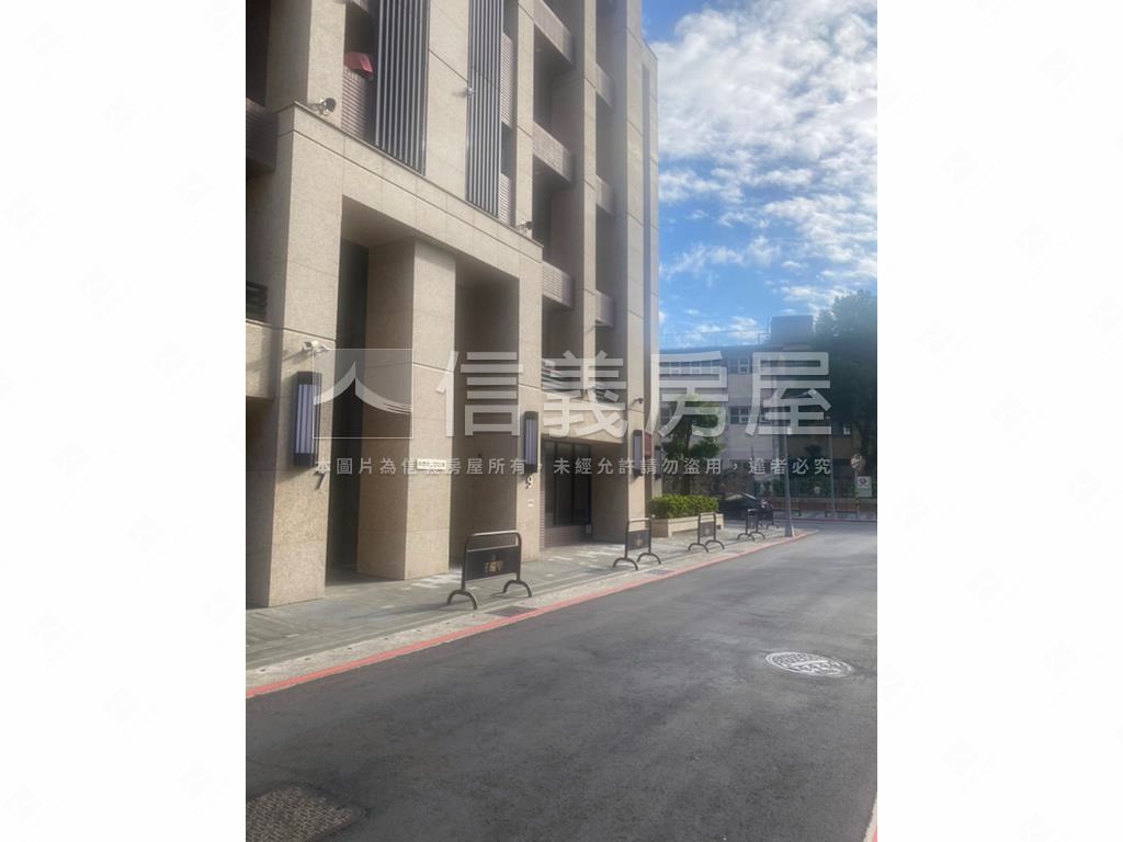 千曜學管理電梯套房＋車位房屋室內格局與周邊環境