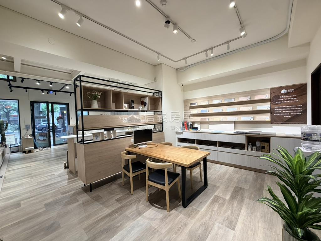 近公園捷運邊間採光店房屋室內格局與周邊環境