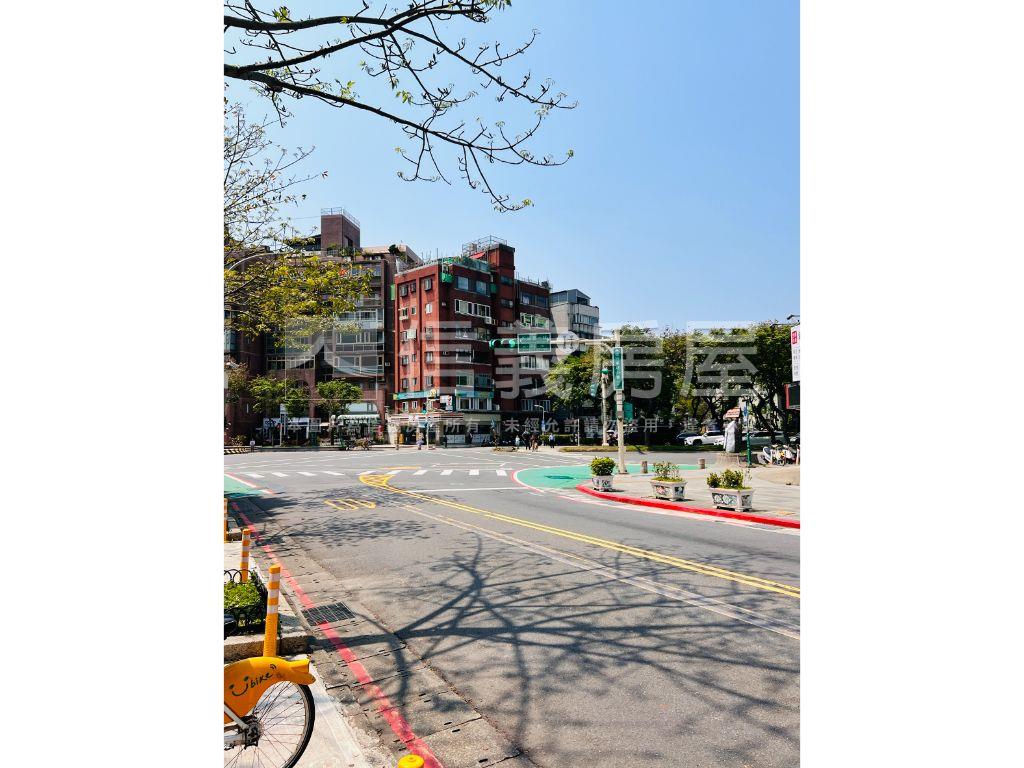 忠誠欒樹高樓層景觀三房房屋室內格局與周邊環境