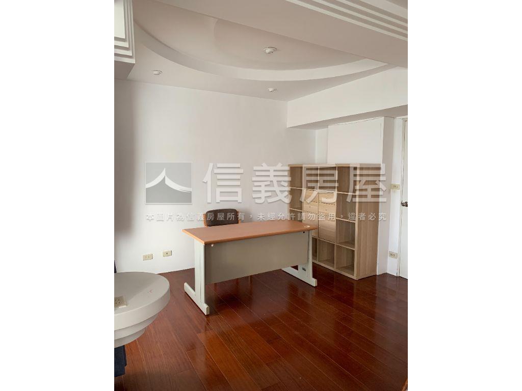 綠意採光樓中樓四房車位房屋室內格局與周邊環境