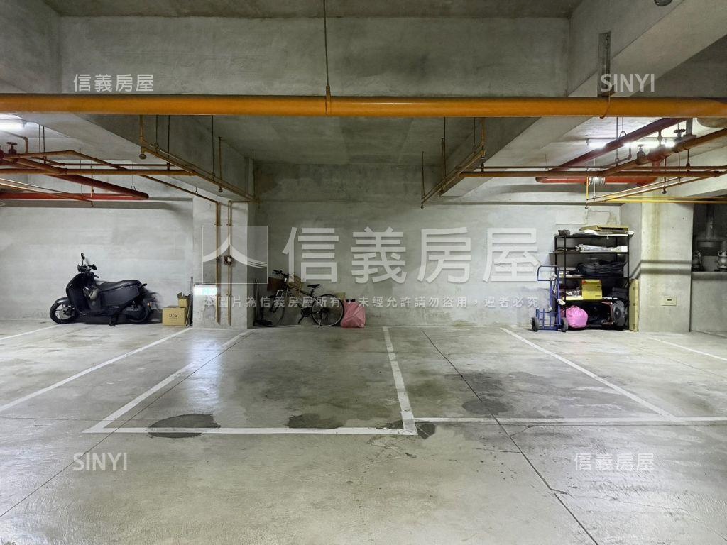河堤公園首排五房雙平車房屋室內格局與周邊環境