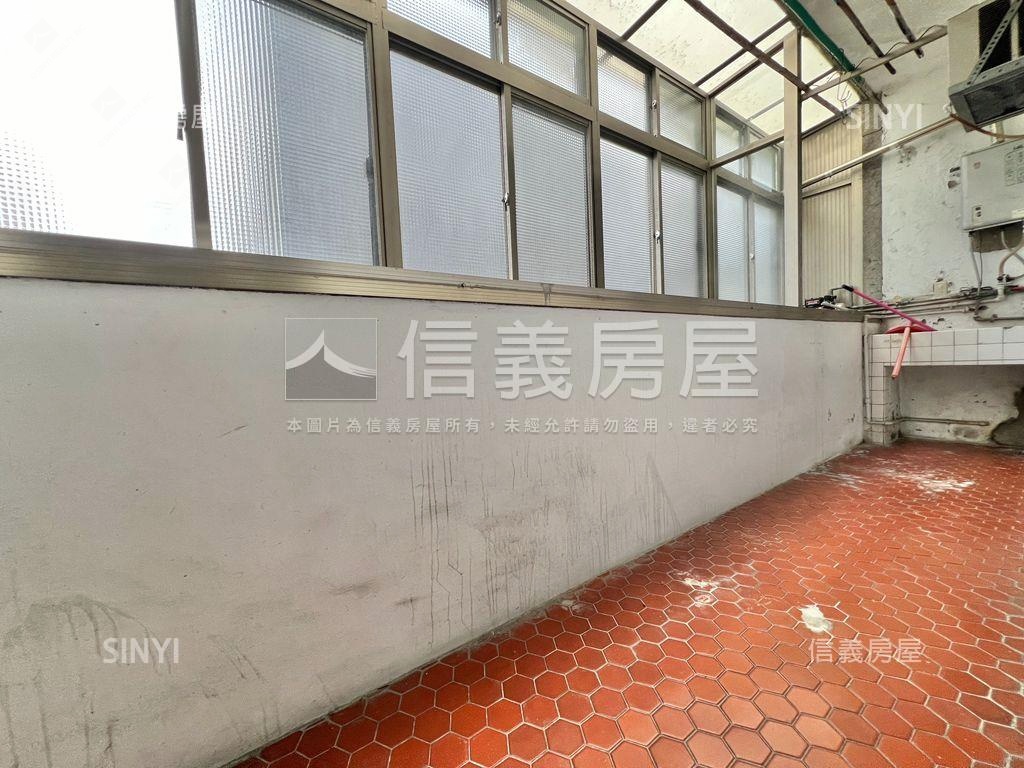 忠誠方正五樓房屋室內格局與周邊環境
