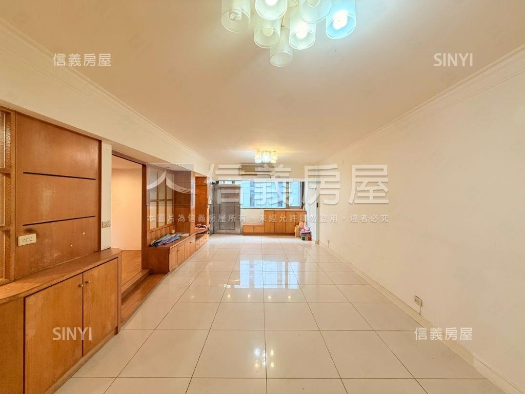 三面採光一層一戶次高樓房屋室內格局與周邊環境