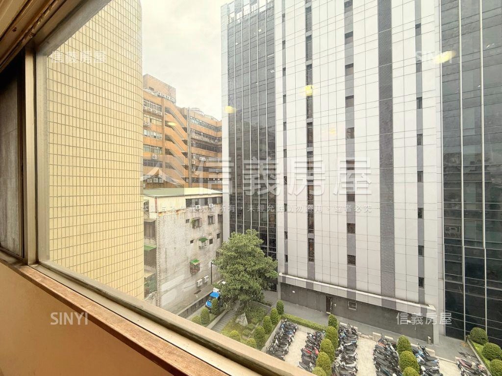 三面採光一層一戶次高樓房屋室內格局與周邊環境