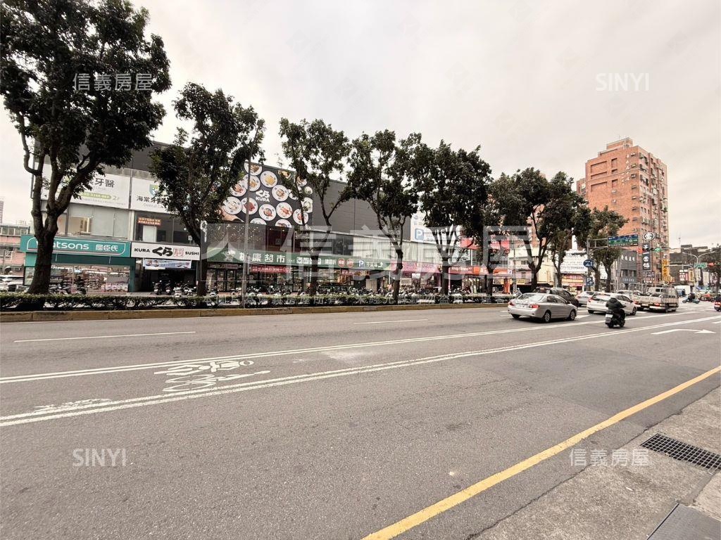 氣派臨路金店面房屋室內格局與周邊環境