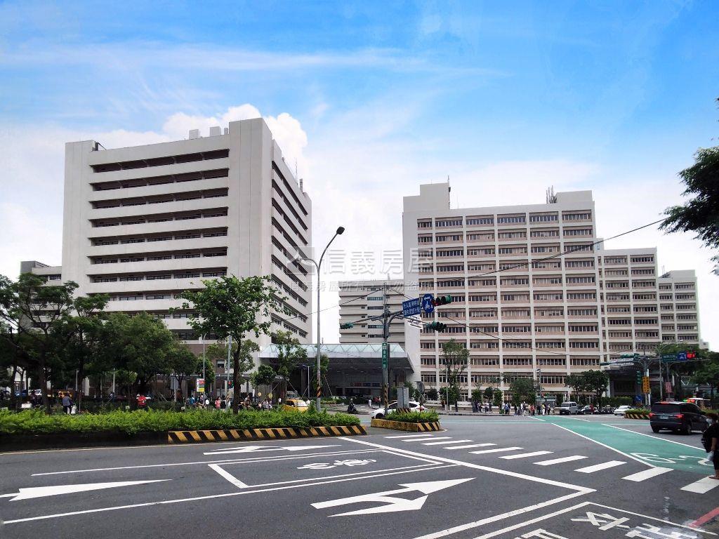 Ａ８捷運經典富麗一期房屋室內格局與周邊環境