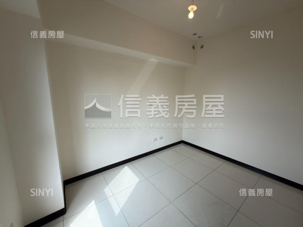 全新！市心朗朗｜兩房車位房屋室內格局與周邊環境