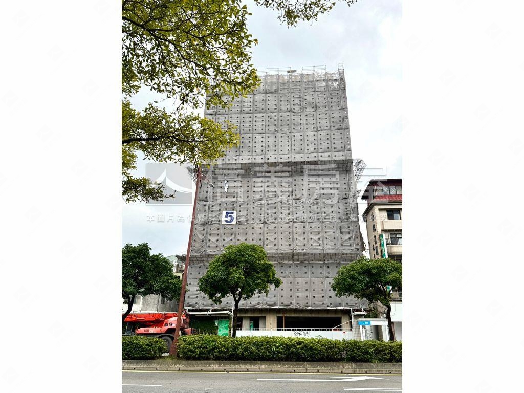 德謙驛邊間三房車位房屋室內格局與周邊環境