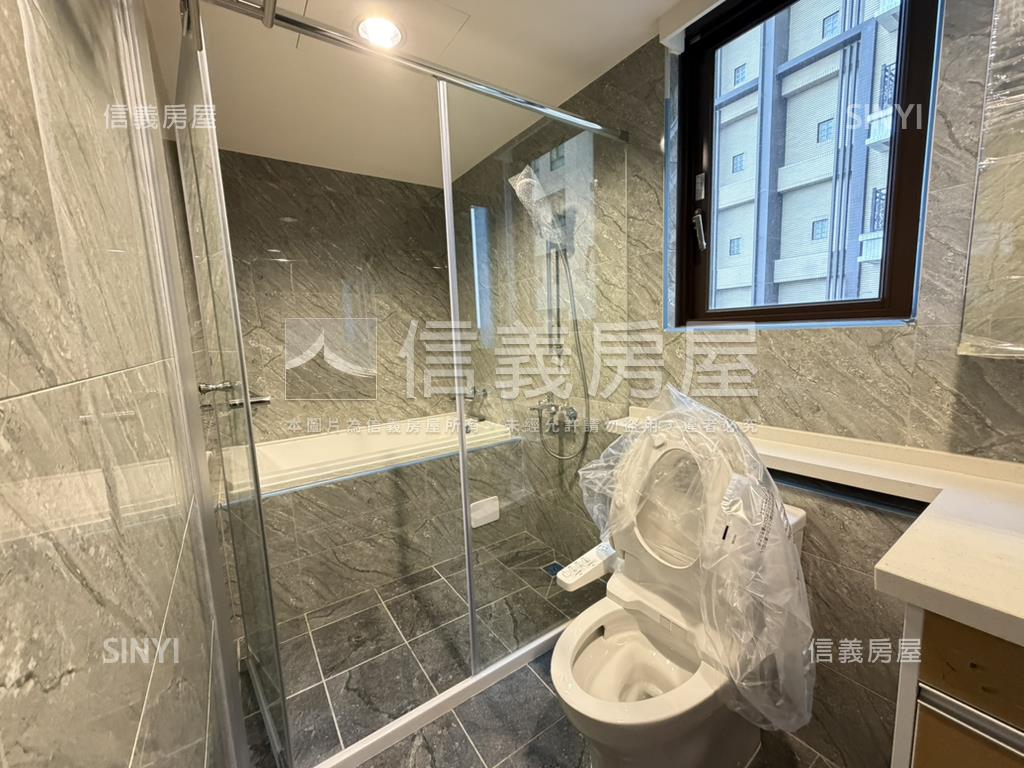 中國醫高樓四房雙衛浴平車房屋室內格局與周邊環境