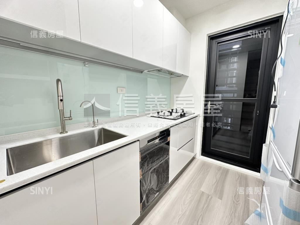 小檜溪佳麗堡三房車位房屋室內格局與周邊環境