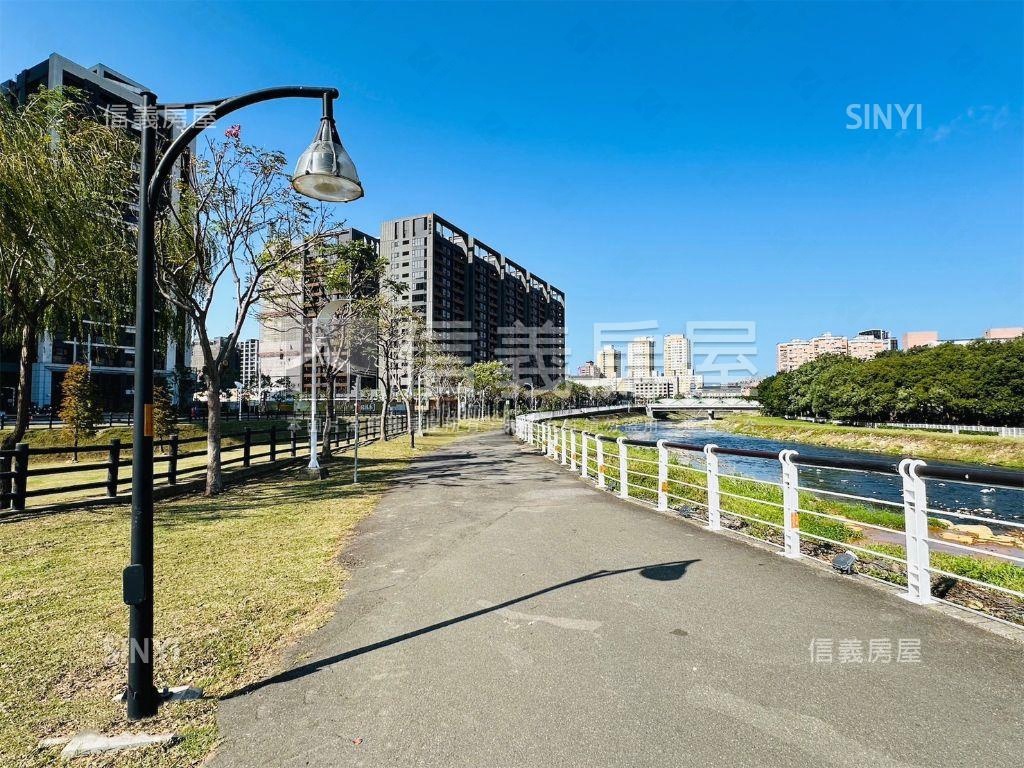 小檜溪佳麗堡三房車位房屋室內格局與周邊環境