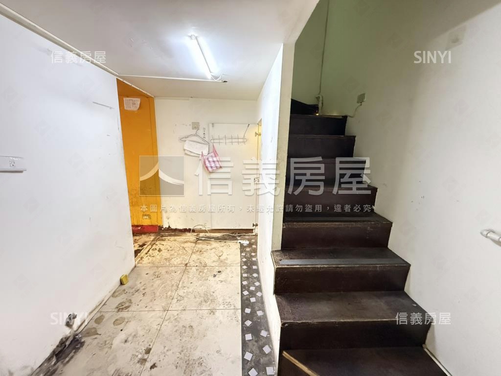 長寧大馬路賺錢金店面房屋室內格局與周邊環境