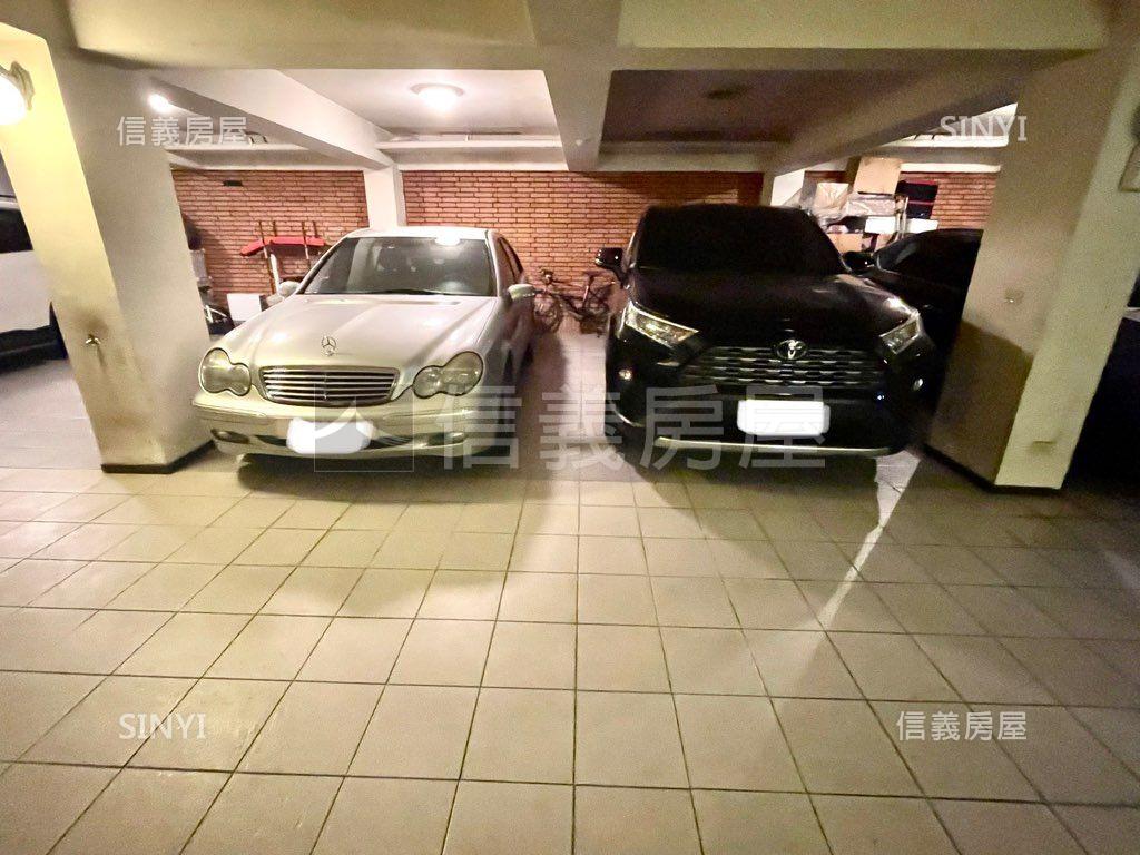 新店極美山景四房雙車位房屋室內格局與周邊環境