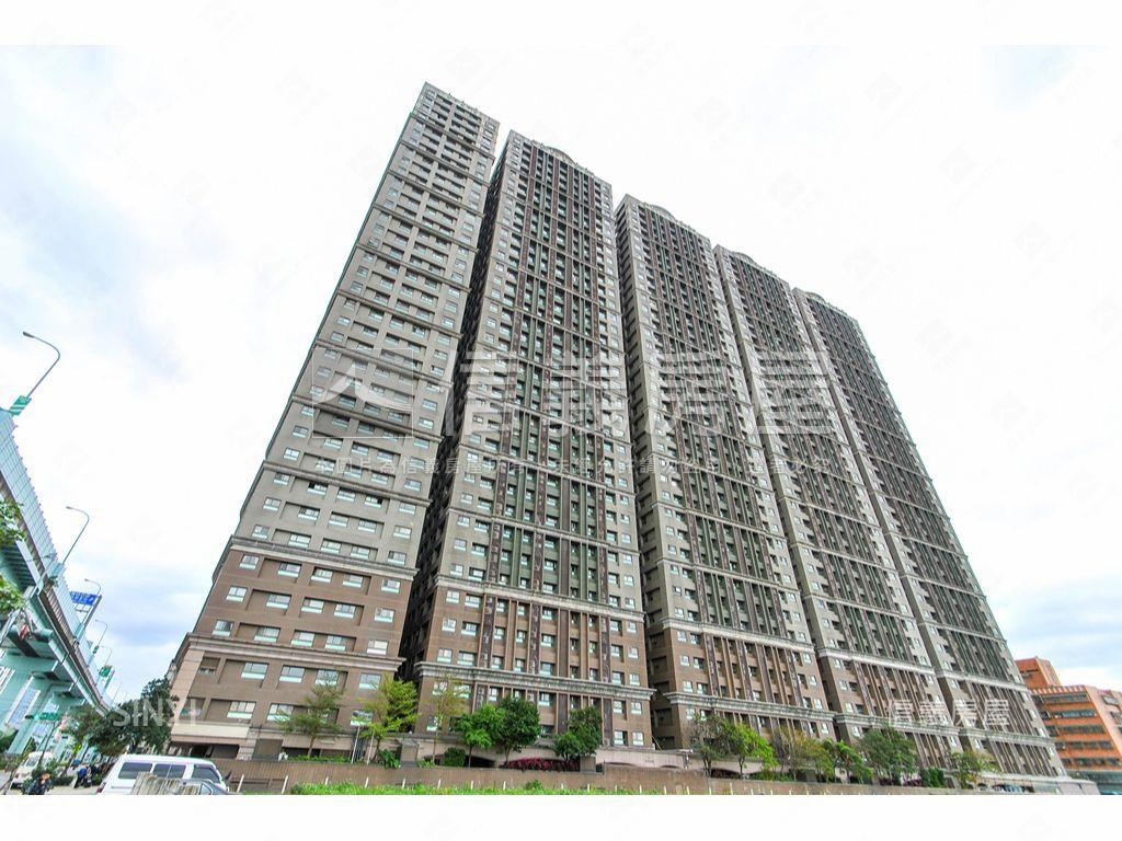 巨蛋鋼骨邊間美屋房屋室內格局與周邊環境