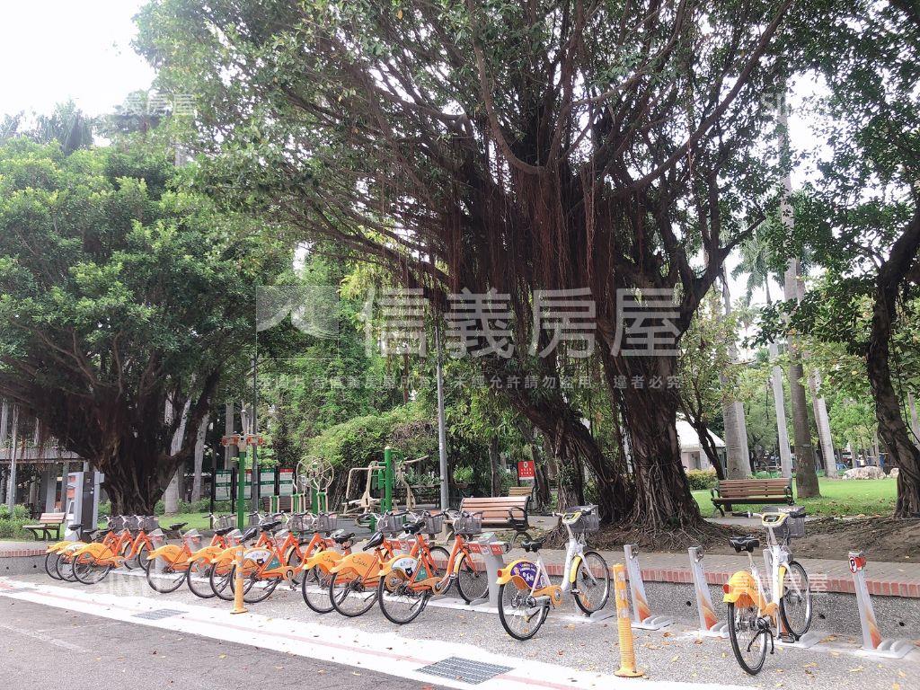 德林哲里正面公園兩房車位房屋室內格局與周邊環境