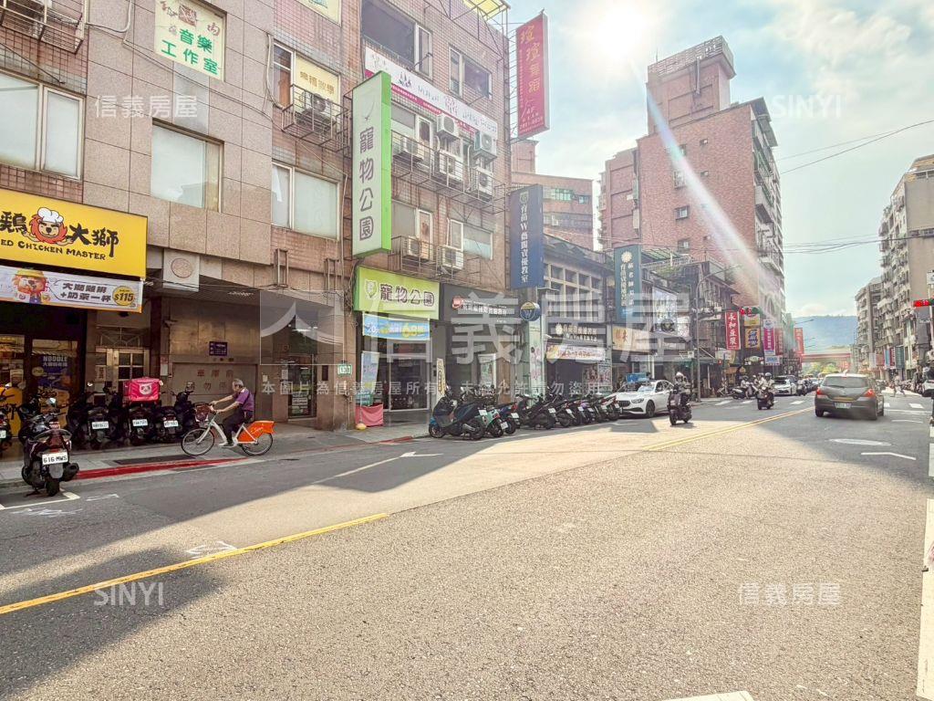 稀有釋出捷運電梯兩房房屋室內格局與周邊環境