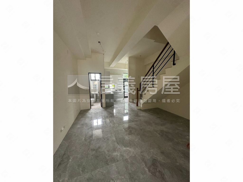 草屯電梯別墅房屋室內格局與周邊環境