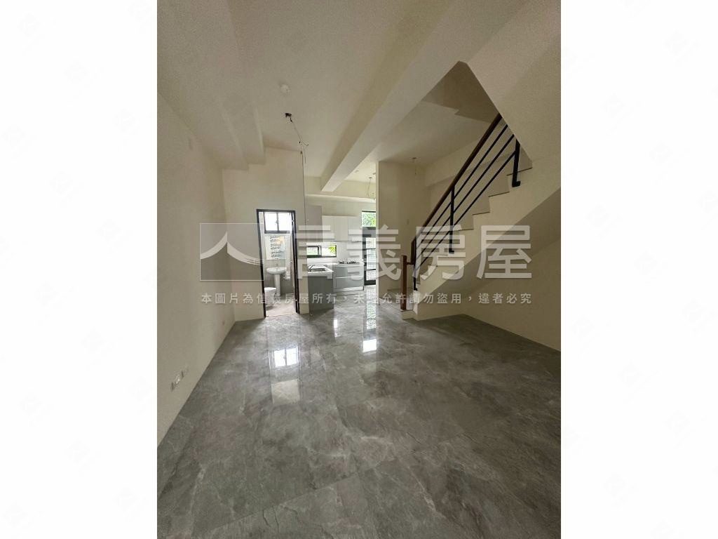 草屯電梯別墅房屋室內格局與周邊環境