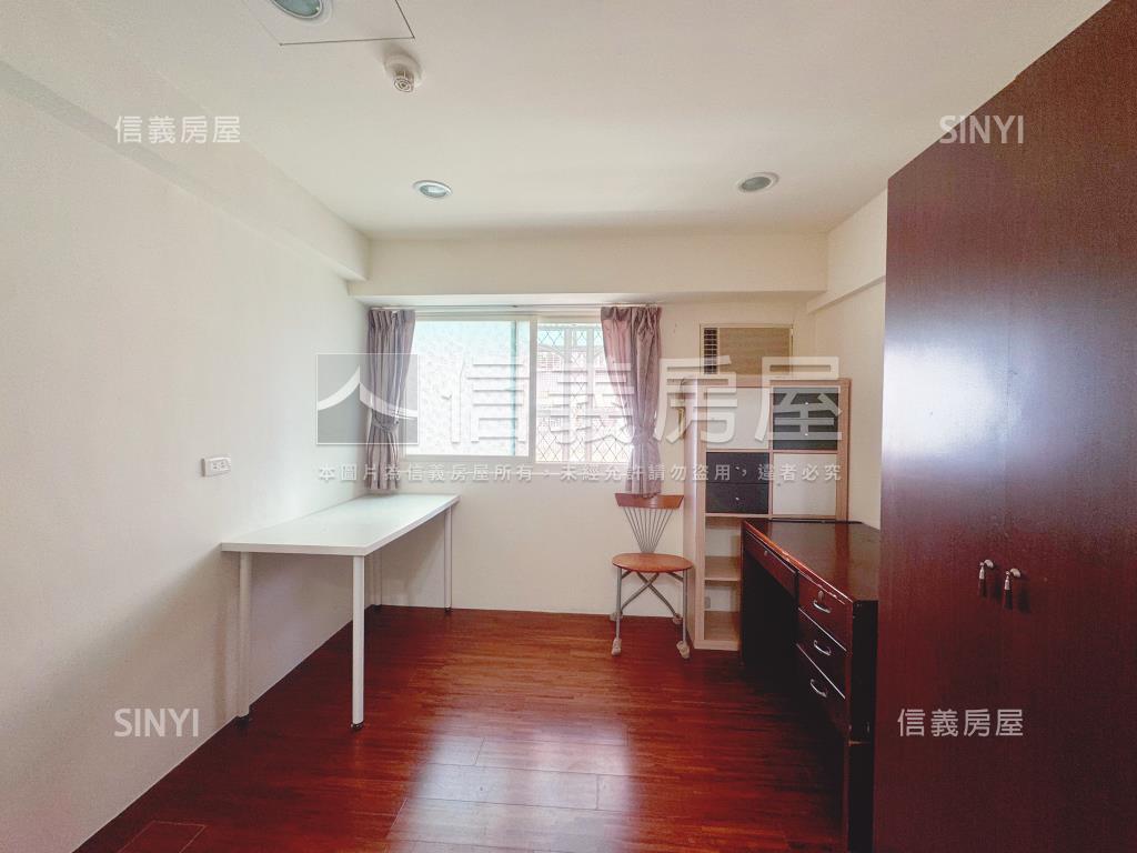 金鳳凰電梯大兩房房屋室內格局與周邊環境