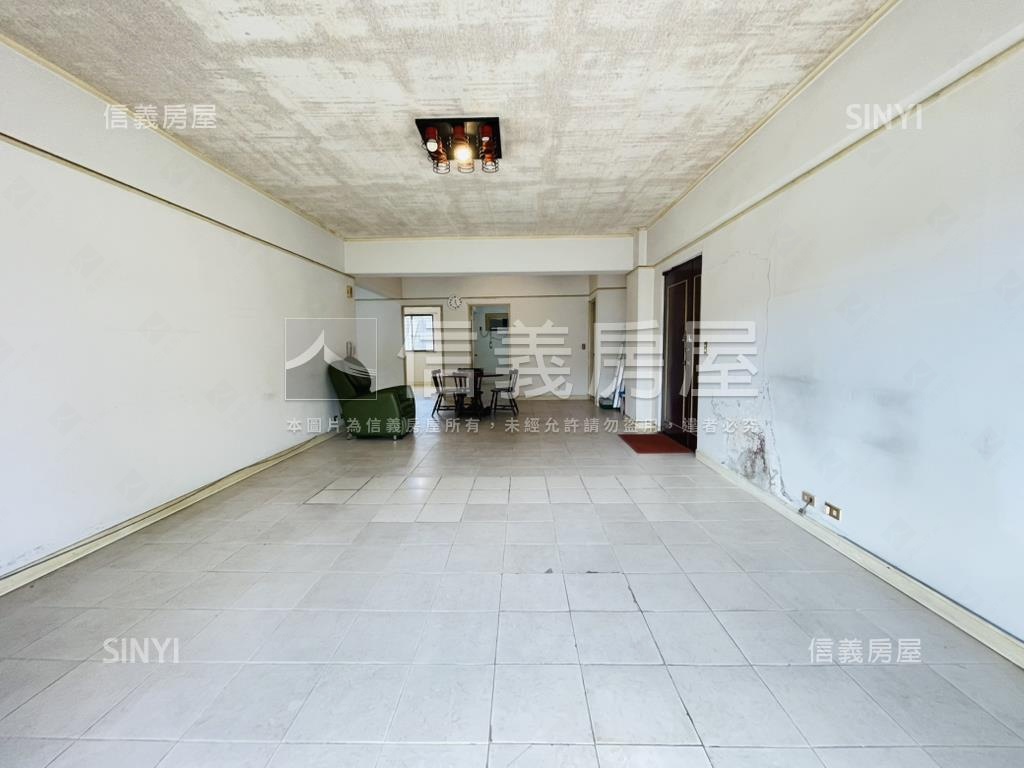 書香世家四房車位房屋室內格局與周邊環境