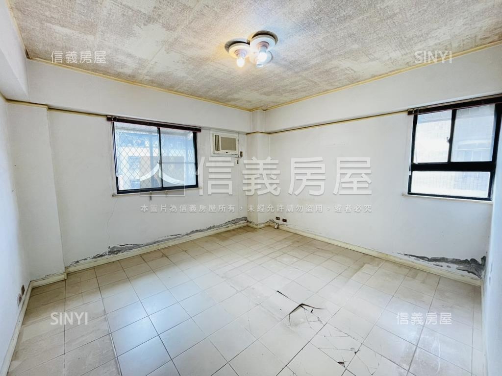 書香世家四房車位房屋室內格局與周邊環境