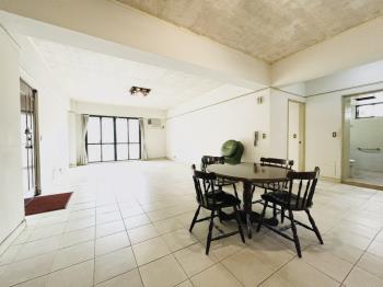 書香世家四房車位