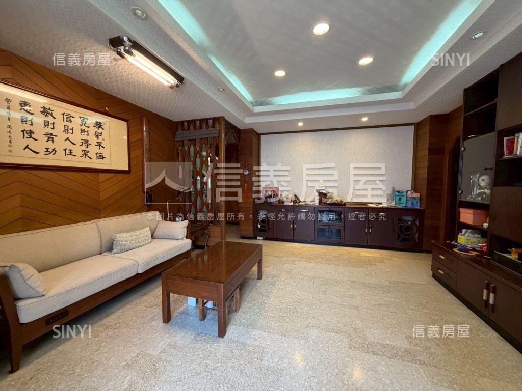 法院旁獨梯獨戶明亮美四房房屋室內格局與周邊環境