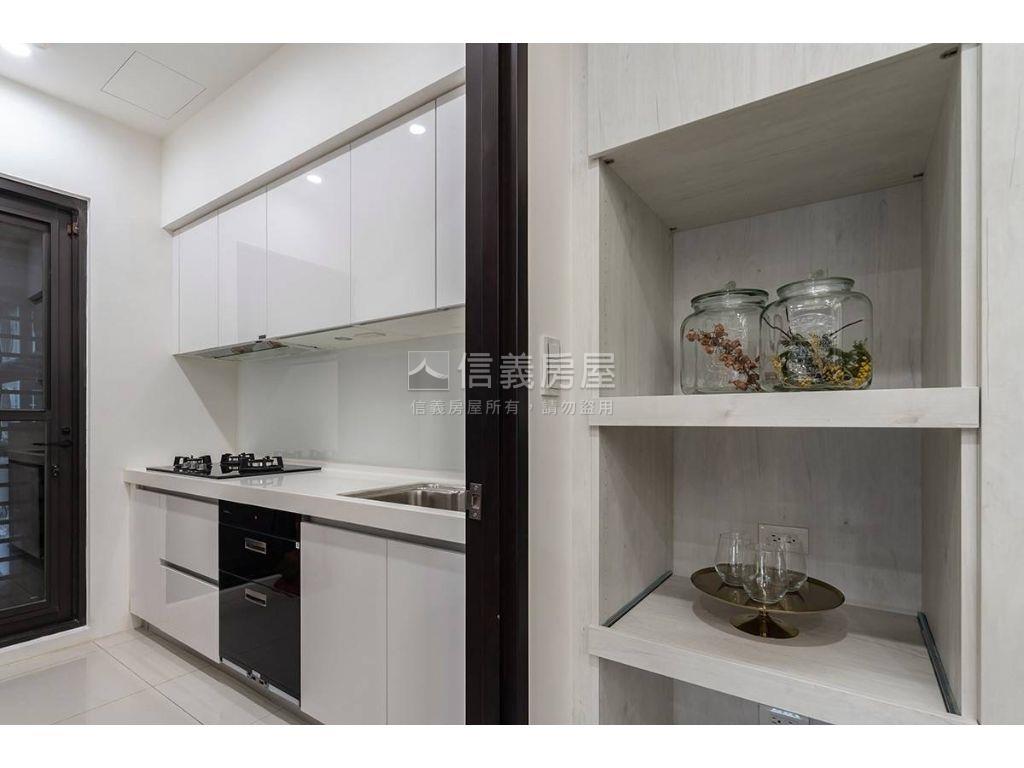 德鑫鑫時代兩房平車房屋室內格局與周邊環境