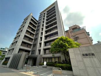 達麗採光坡平車位