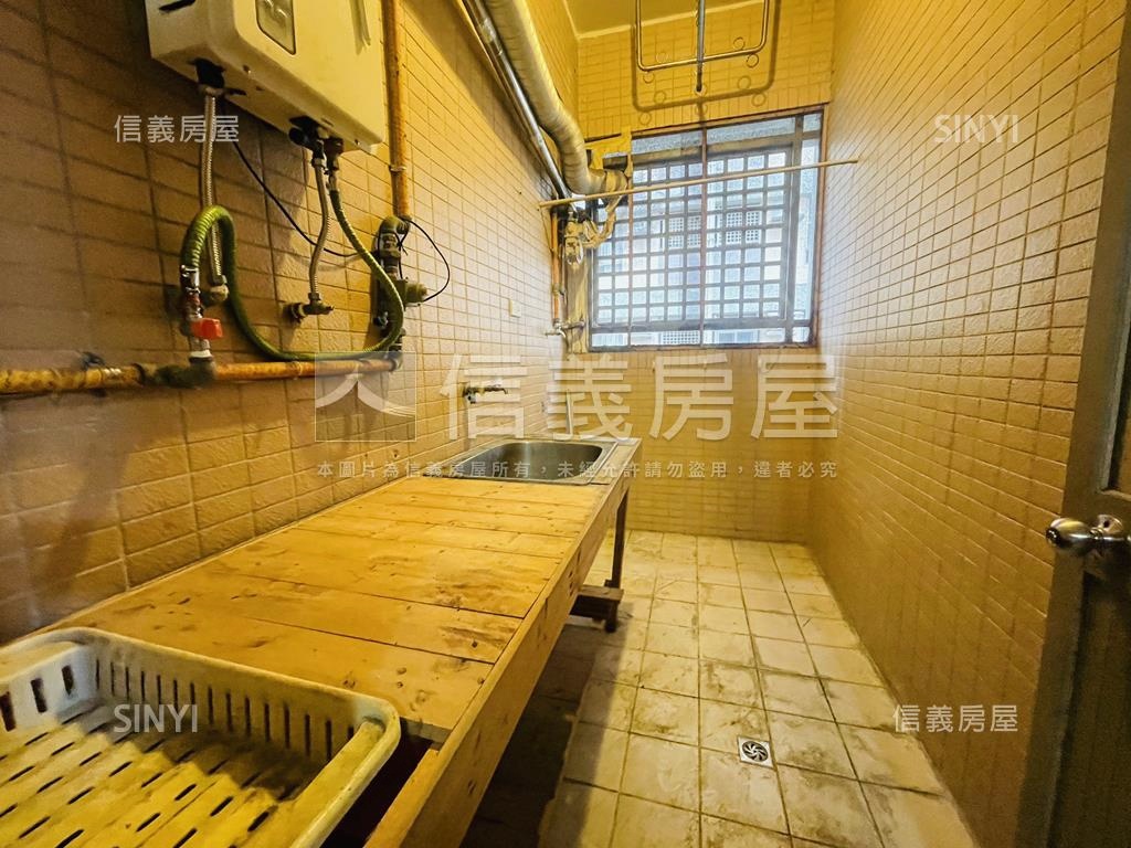 僑愛國宅優質大三房車位房屋室內格局與周邊環境